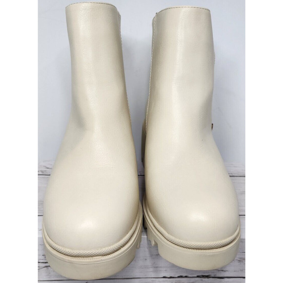 Shoedazzle Danilyn-E Cream Colored Faux Leather Lug Sole Bootie 5" Shaft, Zip Up - Picture 8 of 15